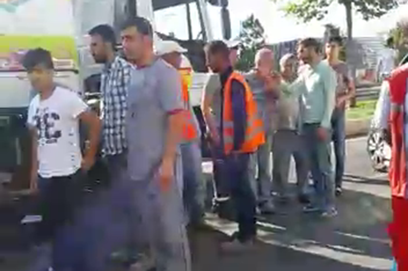 Panelvan temizlik aracına çarptı: Bir yaralı Panelvan temizlik aracına çarptı: Bir yaralı